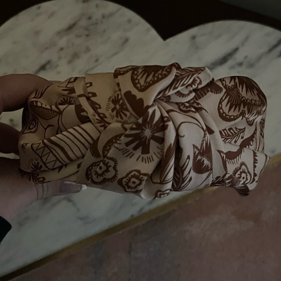 Anthropology Everly Printed Knot Headband in Light Sand - Picture 3 of 6